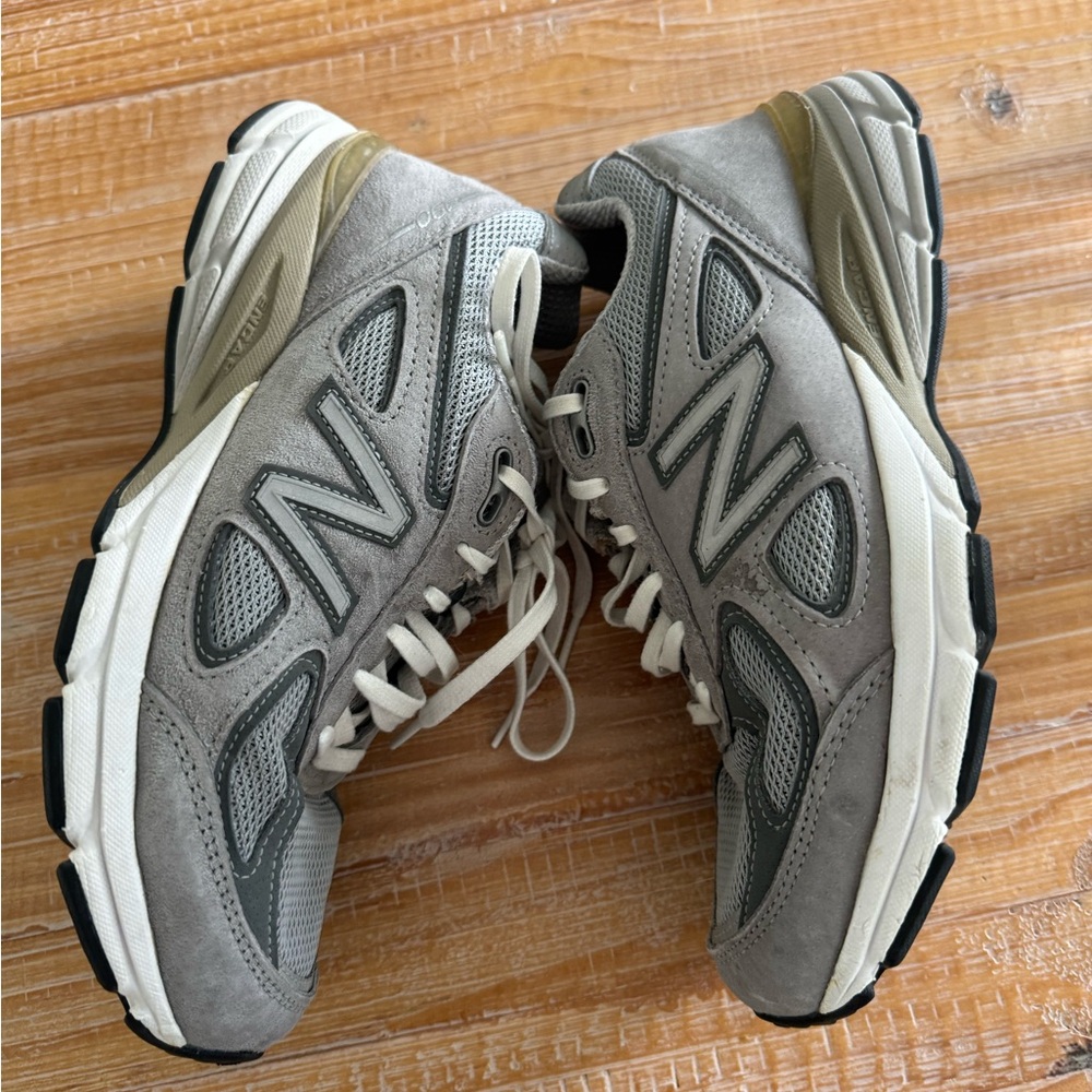 New Balance Gray Sneakers with Mesh Upper and Cushioned Midsole